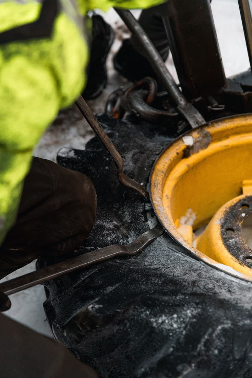 Bilde av arbeid som utføres på traktordekk