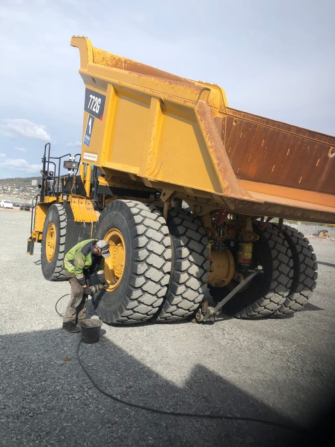 Bilde av dekkservice på dumper